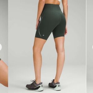 **SOLD** NWT  Lululemon Base Pace High-Rise Reflective Short 8". Size 8
